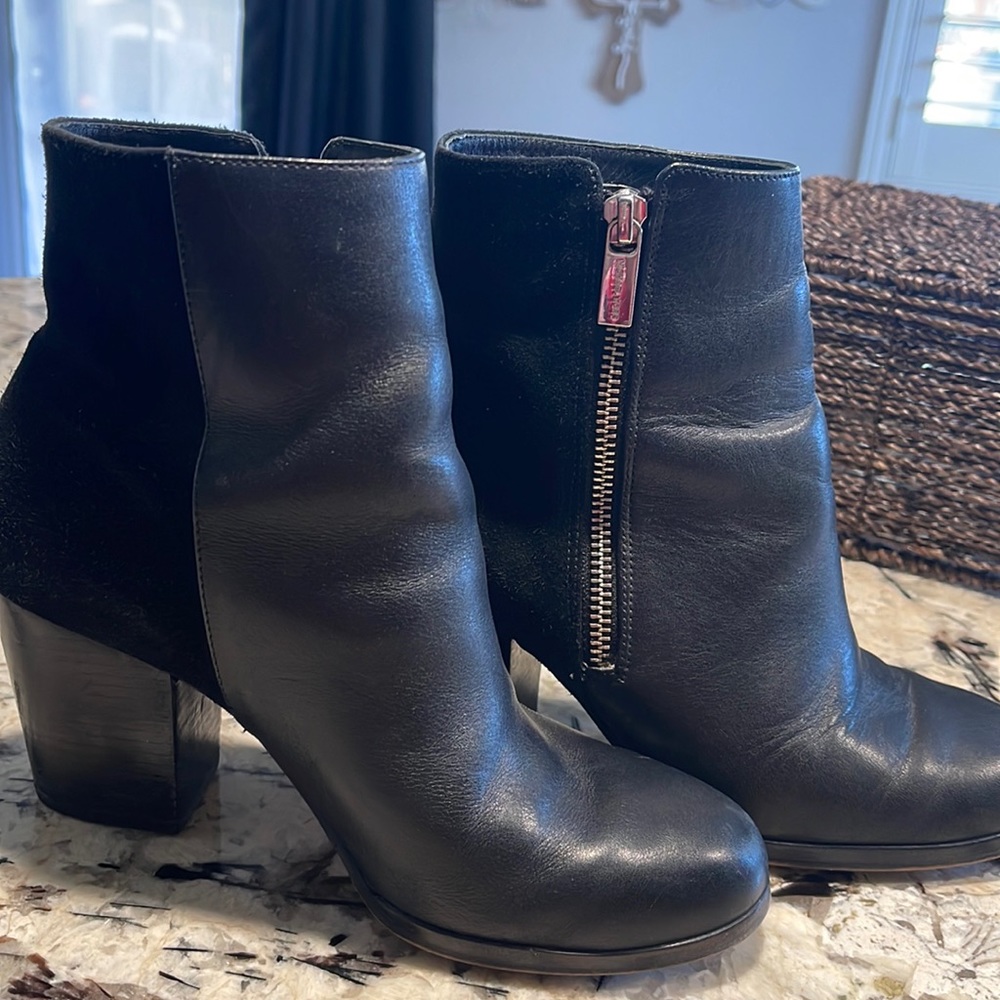 Ladies Michael Kors ankle boots zipper black